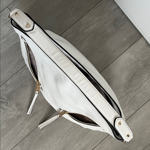 MICHAEL MICHAEL KORS
Evie White Large Pebbled Leather Shoulder Hobo Bag Gold - Picture 10 of 16